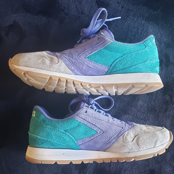 Brooks Sneakers - Picture 1 of 5